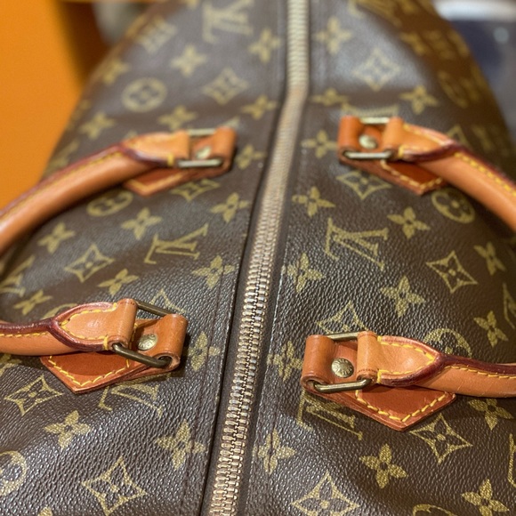 Authentic Louis Vuitton SPEEDY 40 - Picture 7 of 16